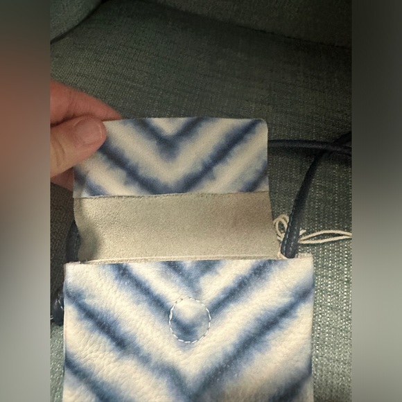 Free People NWOT Let's Dance Blue White Tie Dye Phone Crossbody Bag - Picture 6 of 8